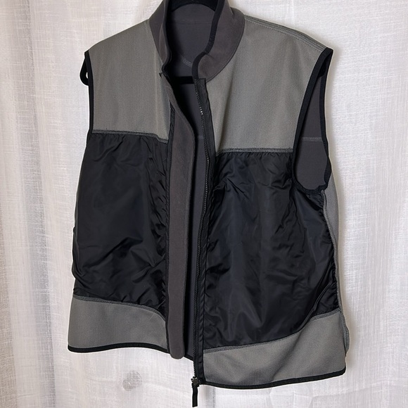 Duluth Trading,utility,lightweight fleece vest,front zip,zip pocket,sportman - Picture 5 of 10